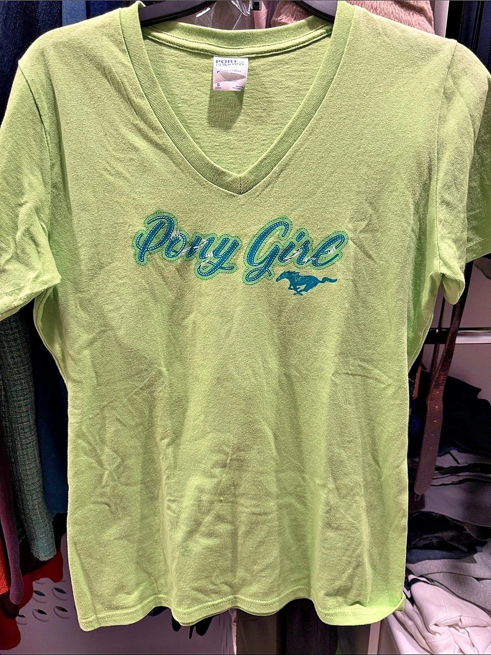 FORD MUSTANG PONY GIRL Graphic V-Neck Tee in Green Size Small -  New